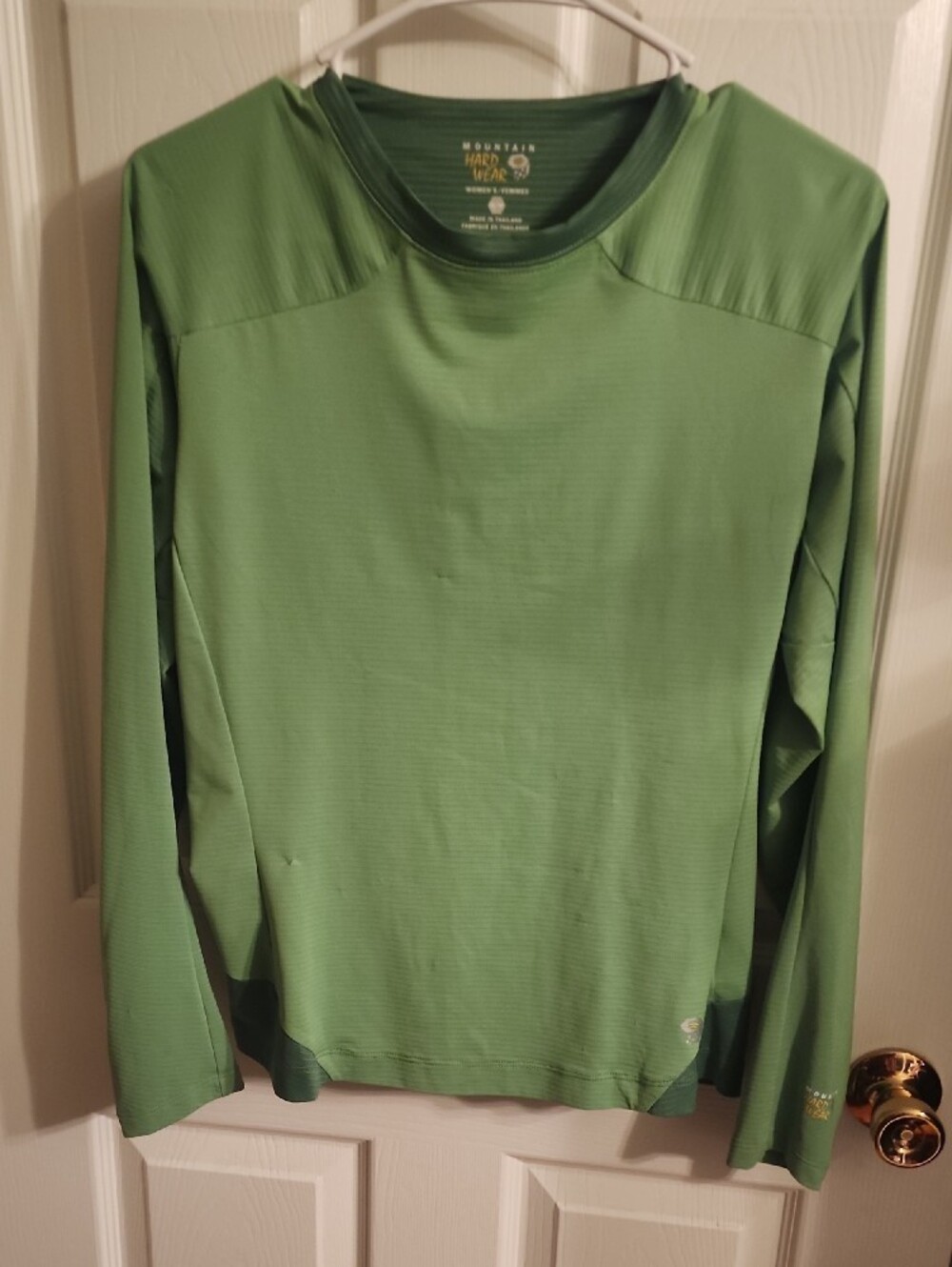 Mountain Hardwear Women's Long Sleeve Crewneck in Two tones of Green